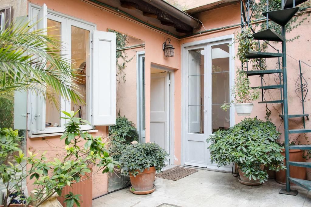 Monti Secret Garden Apartment Rome Bagian luar foto